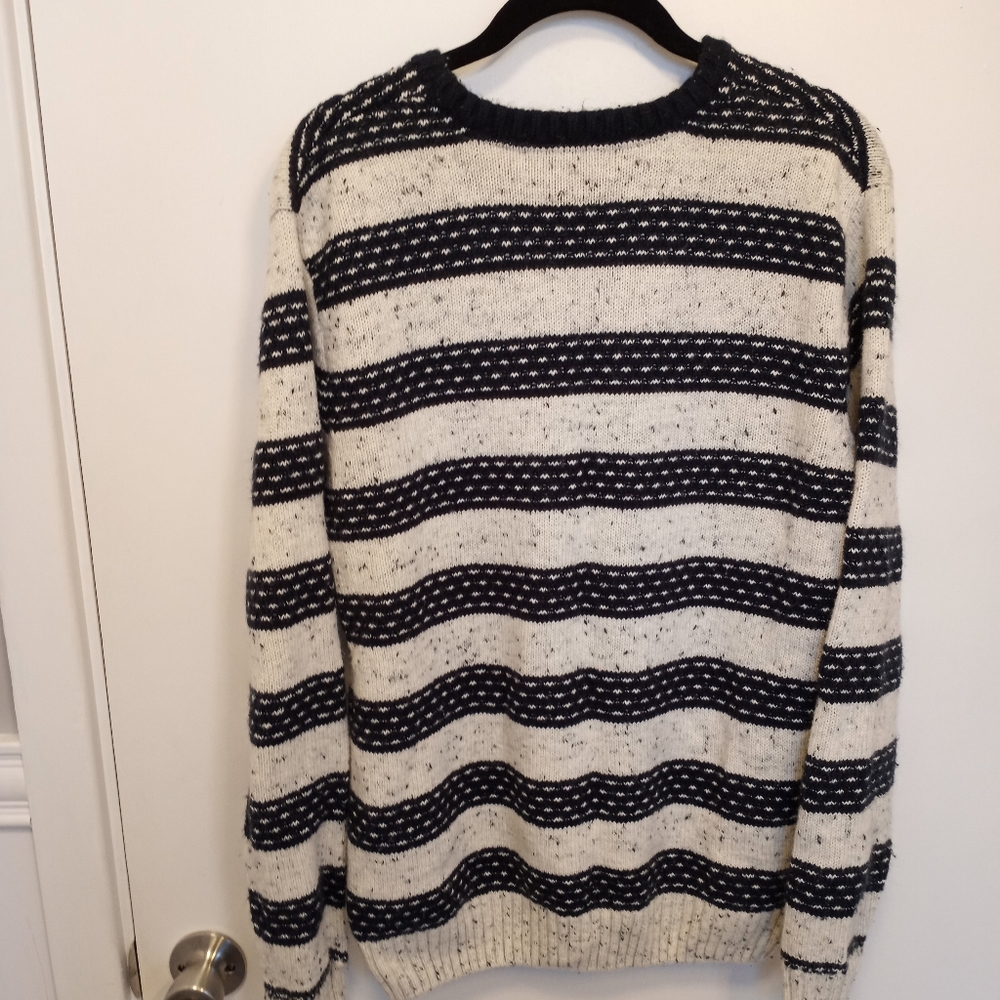 Thick Sweater Blue Striped and Speckled
